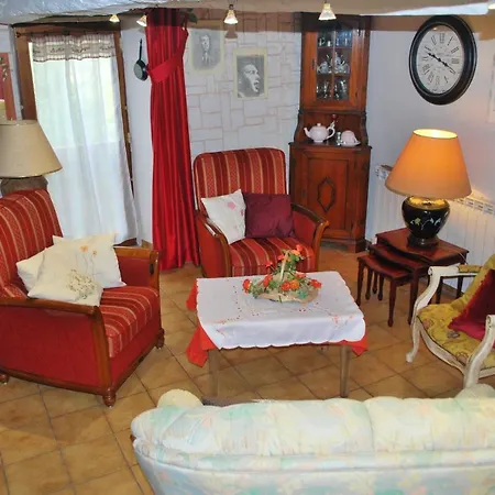 Maison De 2 Chambres Avec Jardin Clos A Victor Et Melvieu بيت للعطل Saint-Victor-et-Melvieu