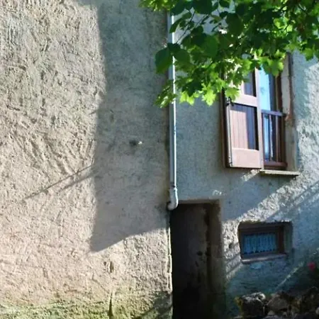 Maison De 2 Chambres Avec Jardin Clos A Victor Et Melvieu بيت للعطل Saint-Victor-et-Melvieu