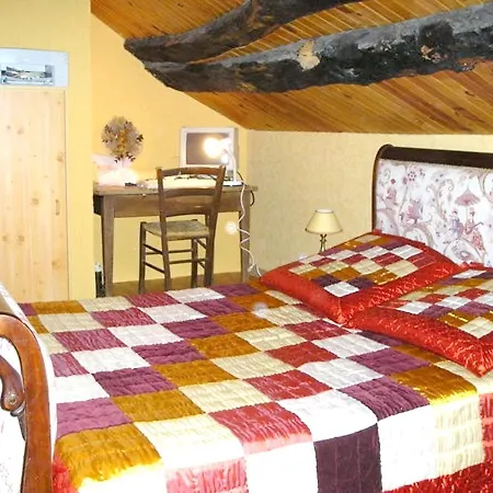 Maison De 2 Chambres Avec Jardin Clos A Victor Et Melvieu بيت للعطل *